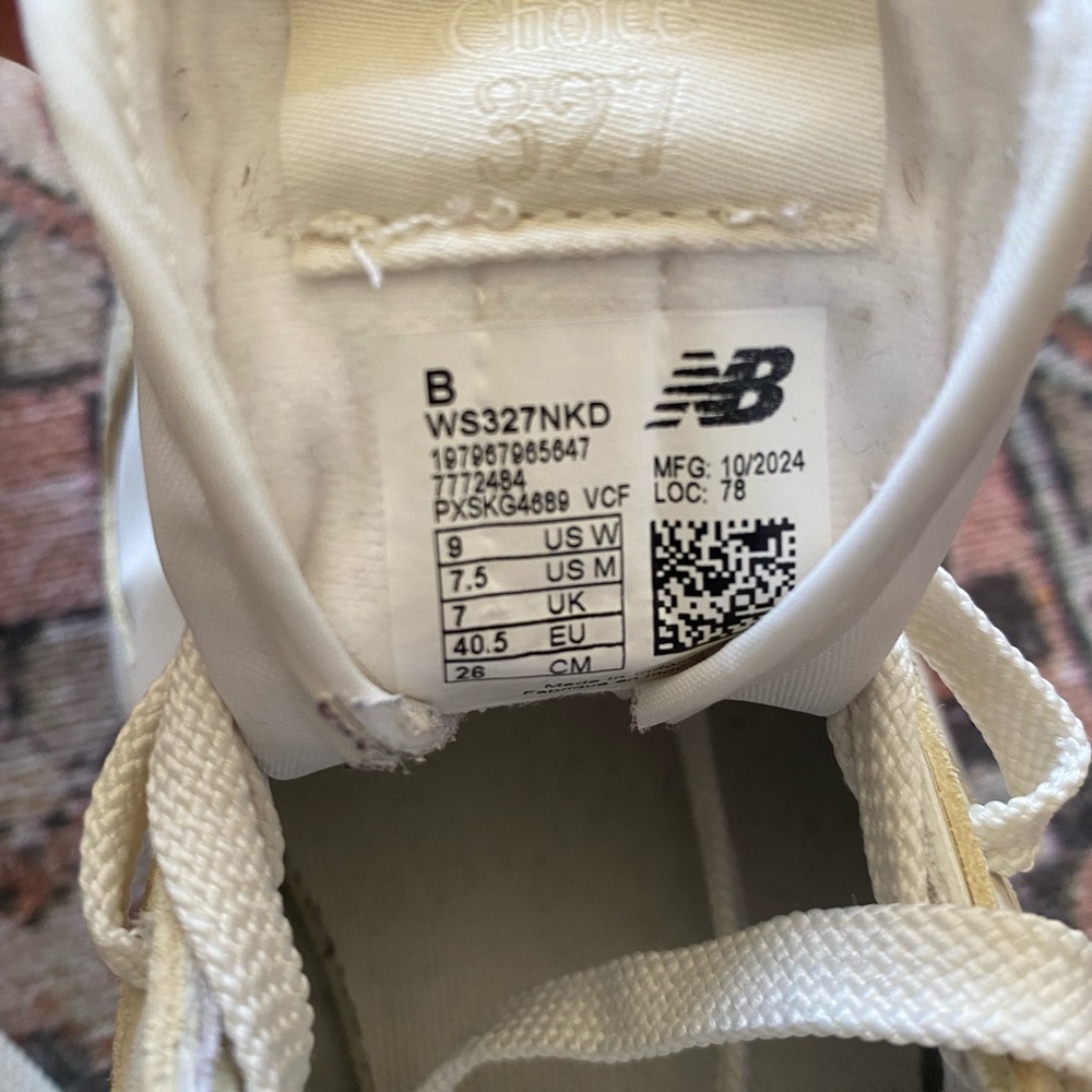 New Balance White and Cream Sneakers, EUC - Picture 5 of 5